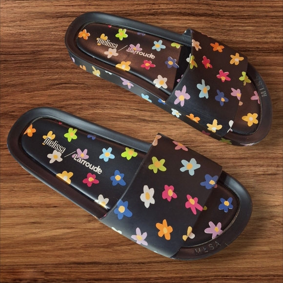 melissa x larroude Shoes - Melissa x Larroude Black Multicolored Floral Motif Rubber Slip-On Slides Size 7